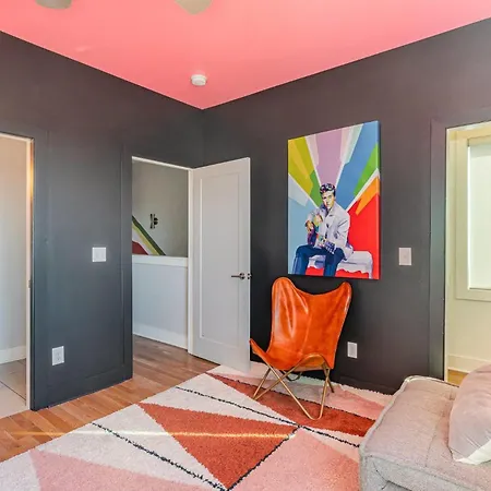 Holiday home Vivid Vocals - 4 Mins To Broadway - Rooftop Patio *
