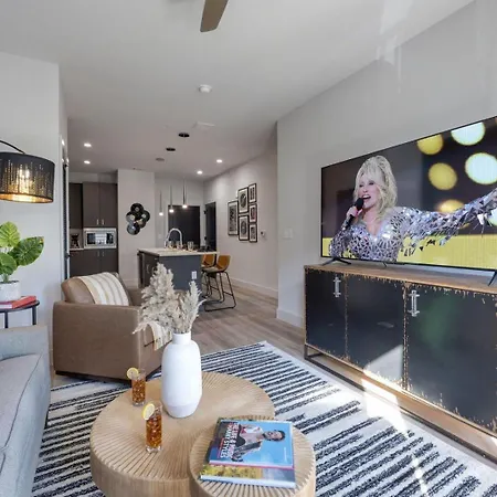 Holiday home Riffs - 2 Unit Odyssey Combo - Heart Of Midtown *
