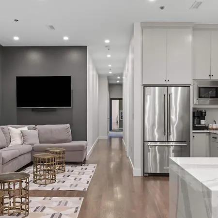French's Luxury - Steps From Broadway