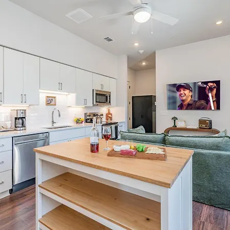 Harmony Octave-2 Units-pool/gym-4 Mins To Broadway Holiday home Nashville