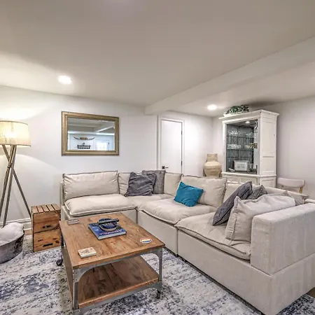 Dream Sylvan Park 4 Bed 3 Bath, Lush Outdoor Area