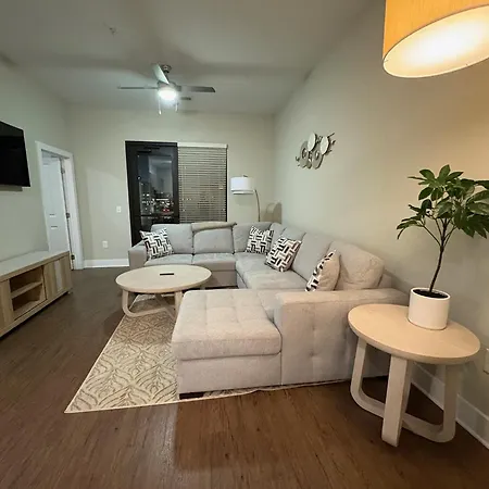 -new-the Nash Luxe, Pool, Gym, Nightlife! * Nashville