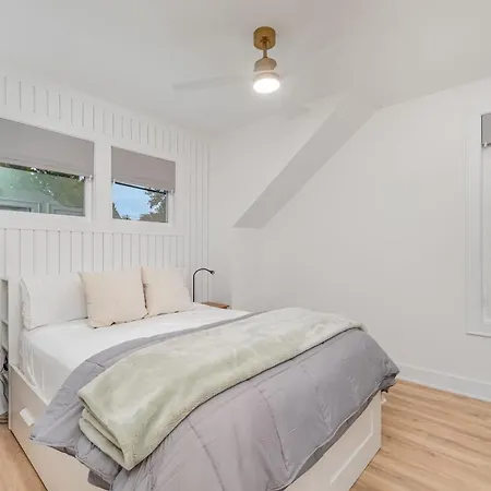 Apartment Modern 12 South Loft Walk To Shops Eats & Coffee