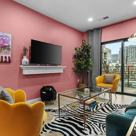 Apartment Walk To Broadway- Pool & Cabanas-luxury Nashville