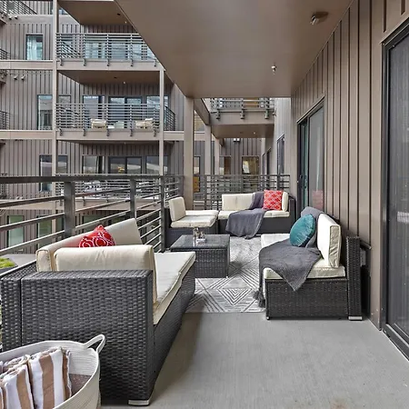 Walk To Broadway- Pool & Cabanas-luxury *