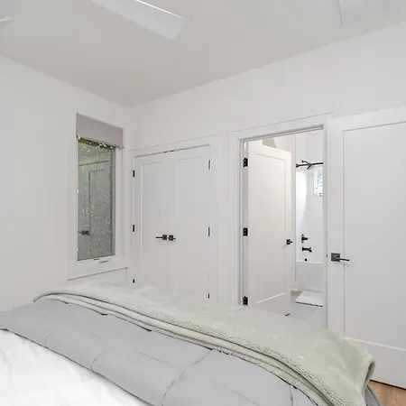 Modern 12 South Loft Walk To Shops Eats & Coffee Apartment Nashville