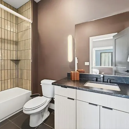 Lux Retreat Xl Group Skyline Game 3 Mi Dt Apartment Nashville