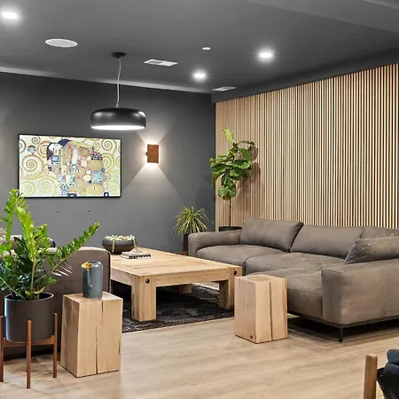 Walk To Broadway- Pool & Cabanas-luxury Apartment Nashville