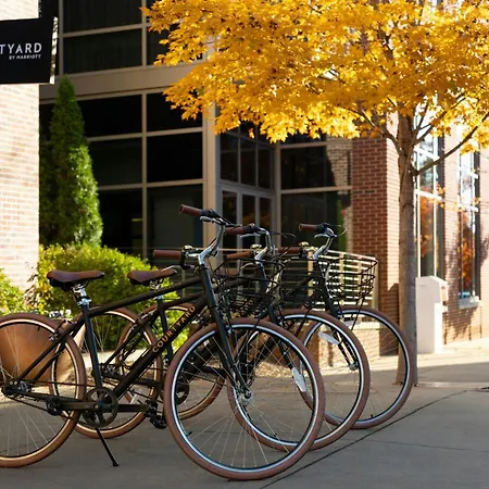 Courtyard By Marriott Hills Hotel 3*