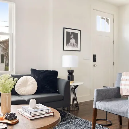 Holiday home Hart Buyout 3 By Avantstay Two Town House Buyout W Modern Amenities In