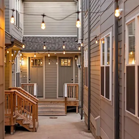 Holiday home Hart Buyout 4 By Avantstay Two Town House Buyout W Modern Amenities In