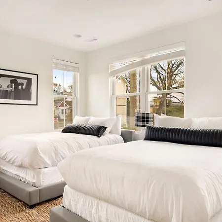 Hart Buyout 3 By Avantstay Two Town House Buyout W Modern Amenities In