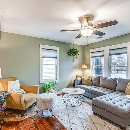 Charming With Fire Pit, Indoor Sauna!