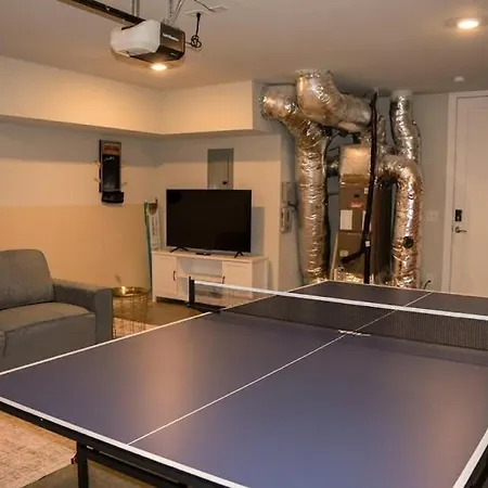 Holiday home New Lux Townhome 6 Mins To Dt Rooftop Sleeps 12 Nashville