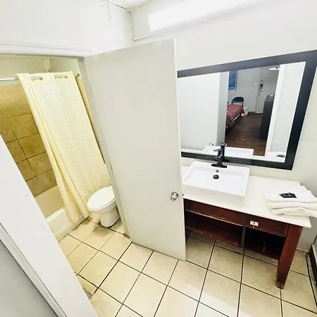 Cumberland Near Downtown - Nashville, Tn 3*