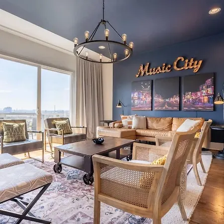 Holiday home Bustling Broadway By Local *