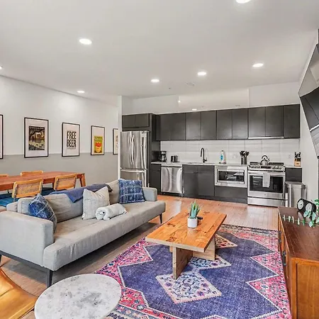 Modern 2 Bdr W River View Balcony Walk To Dt Holiday home *