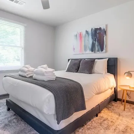 The Good Vibes By Local Holiday home Nashville