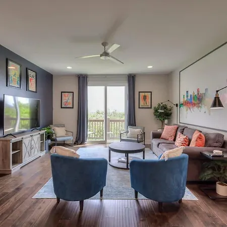 Holiday home Bless Your Heart By Local Nashville