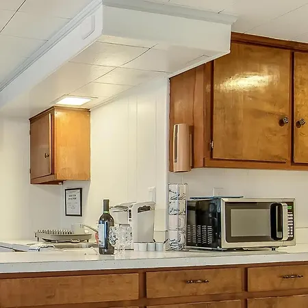 The Berrywood By Local Holiday home
