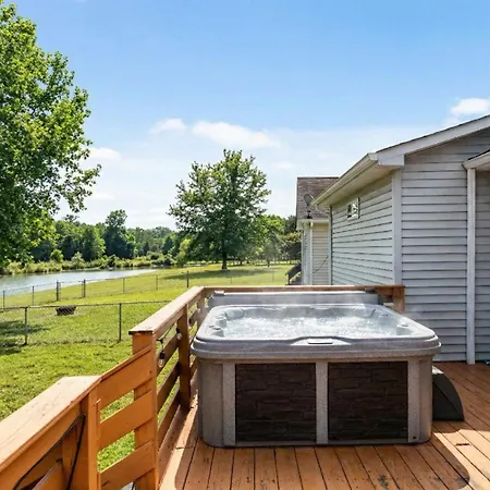 3br Lakefront In With Bbq & Hot Tub Nashville