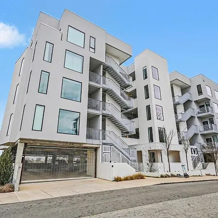 Holiday home Modern 2 Bdr W River View Balcony Walk To Dt Nashville