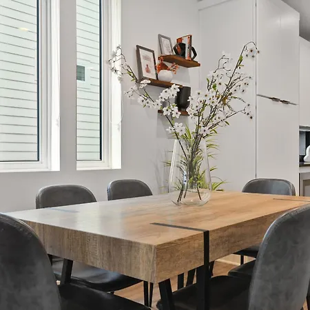 Holiday home New Modern 4br Extended - Fully Equipped - Workspace - Parking Nashville
