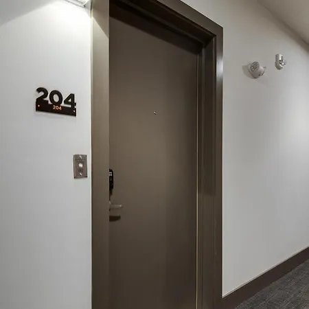 The Houston Flat - Monthly Furnished Rental! By Local *