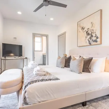 Holiday home The Onyx Opal By Local Nashville