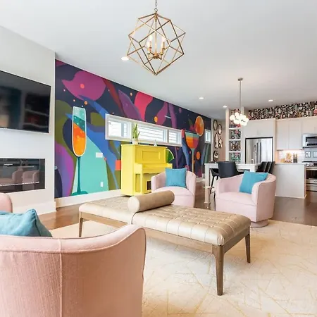Ladies Lounge By Local Holiday home Nashville