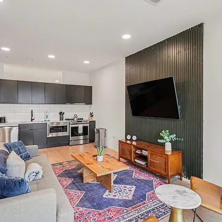 Holiday home Modern 2 Bdr W River View Balcony Walk To Dt Nashville