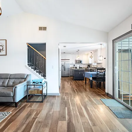 3br Lakefront In With Bbq & Hot Tub *