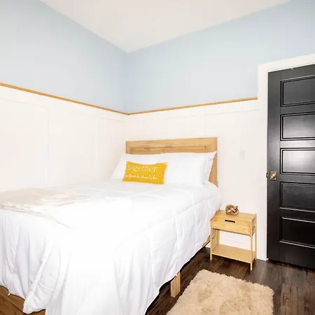 Broadway Breeze Escape Modern Nashville Comfort Holiday home