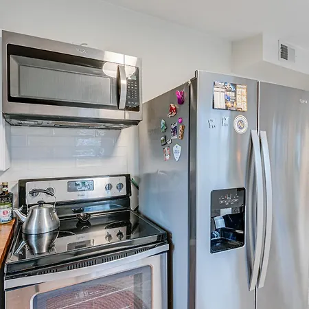 Holiday home Charming With Fire Pit, Indoor Sauna! Nashville