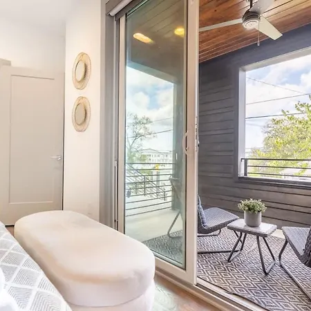 The Onyx Opal By Local Holiday home