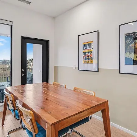Modern 2 Bdr W River View Balcony Walk To Dt Holiday home Nashville