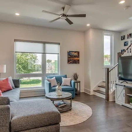 The East Side Vibe By Local Holiday home