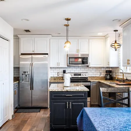 3br Lakefront In With Bbq & Hot Tub *