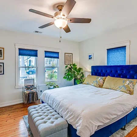Charming With Fire Pit, Indoor Sauna! *