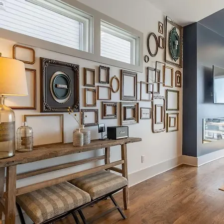 Holiday home Bustling Broadway By Local