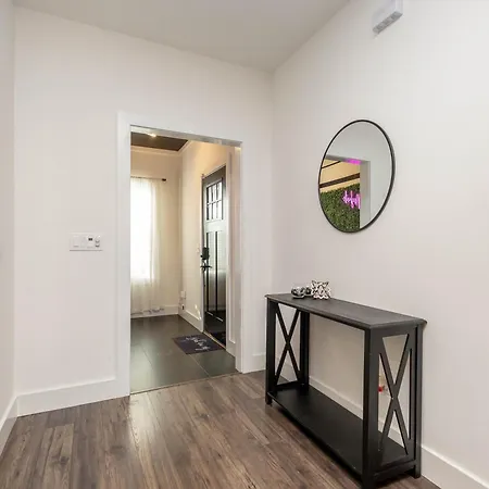 Broadway Breeze Escape Modern Nashville Comfort Holiday home *