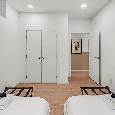 Modern 2 Bdr W River View Balcony Walk To Dt *