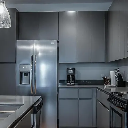 The Houston Flat - Monthly Furnished Rental! By Local Holiday home Nashville