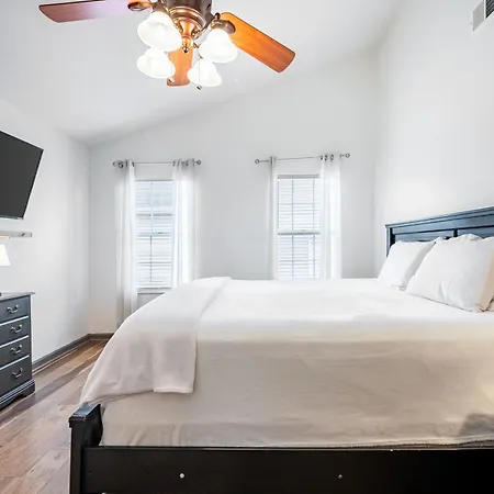 3br Lakefront In With Bbq & Hot Tub *
