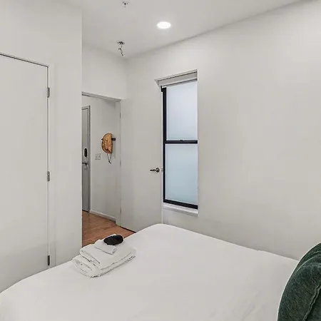 Holiday home Modern 2 Bdr W River View Balcony Walk To Dt *