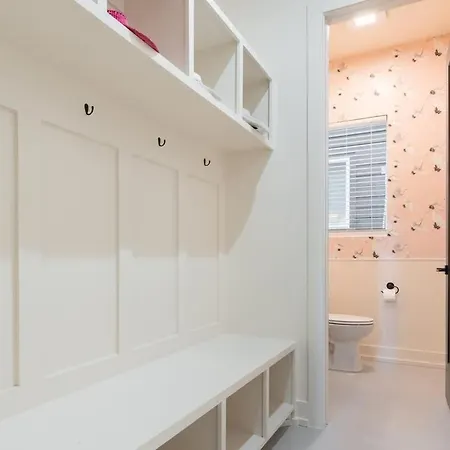 Holiday home The Pink Royale By Local *