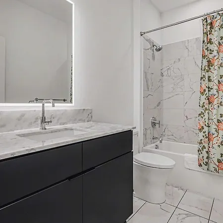 Holiday home Modern 2 Bdr W River View Balcony Walk To Dt Nashville