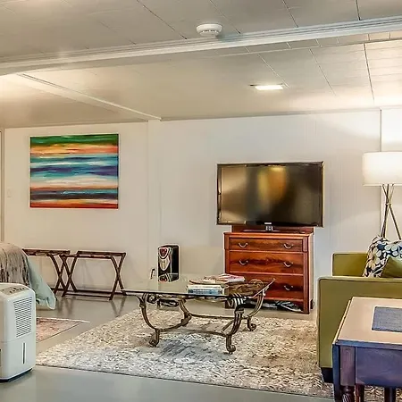 Holiday home The Berrywood By Local Nashville