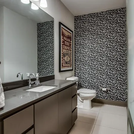 The Houston Flat - Monthly Furnished Rental! By Local Nashville