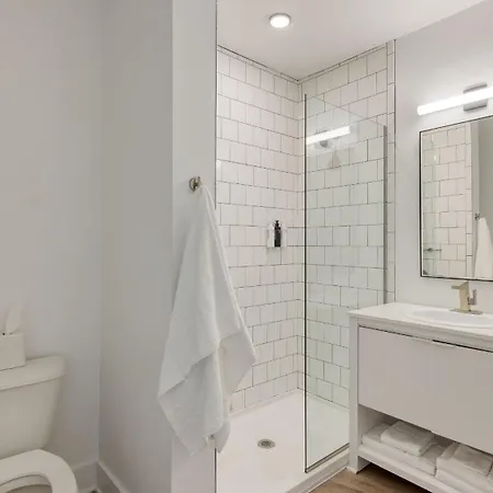 The Double Shot: Dual-suite Bachelor Retreat By Avantstay Holiday home Nashville